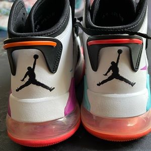 Jordan Mars 270 GS 'White Hyper Violet'